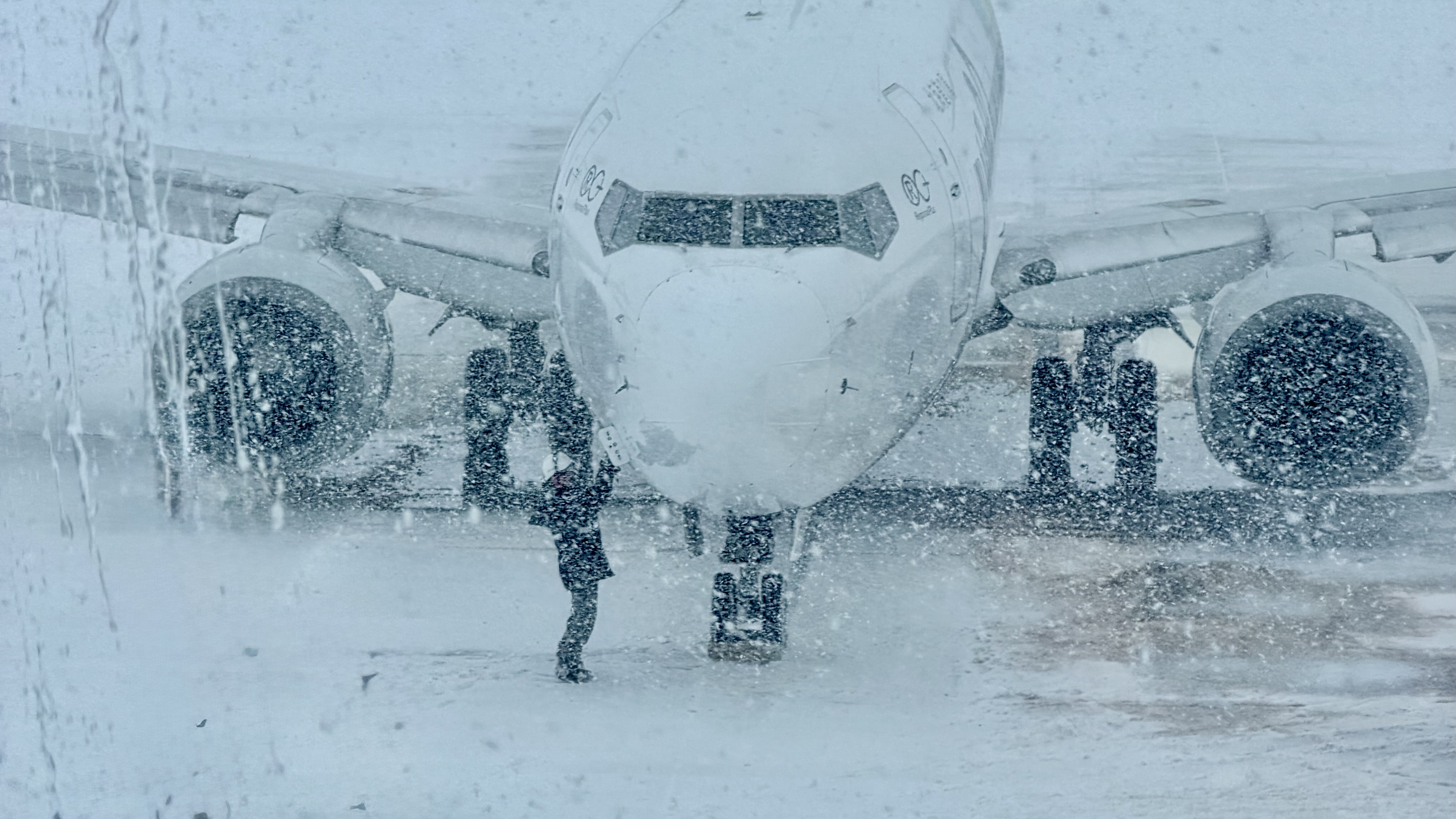 Shinchitose in heavy snow
